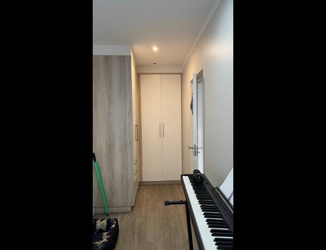 2 BEDROOM APARTMENT FOR SALE IN BRYANSTON